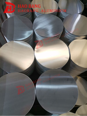 Алюминиевый лист в виде круга толщиной от 0,3 до 6 мм, предназначенный для кухонной посуды и сертифицированный как не содержащий вредных веществ